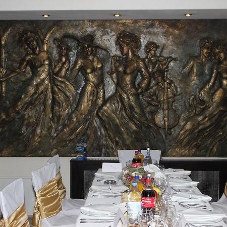 Hotel Royal 2 Urziceni Ngoại thất bức ảnh