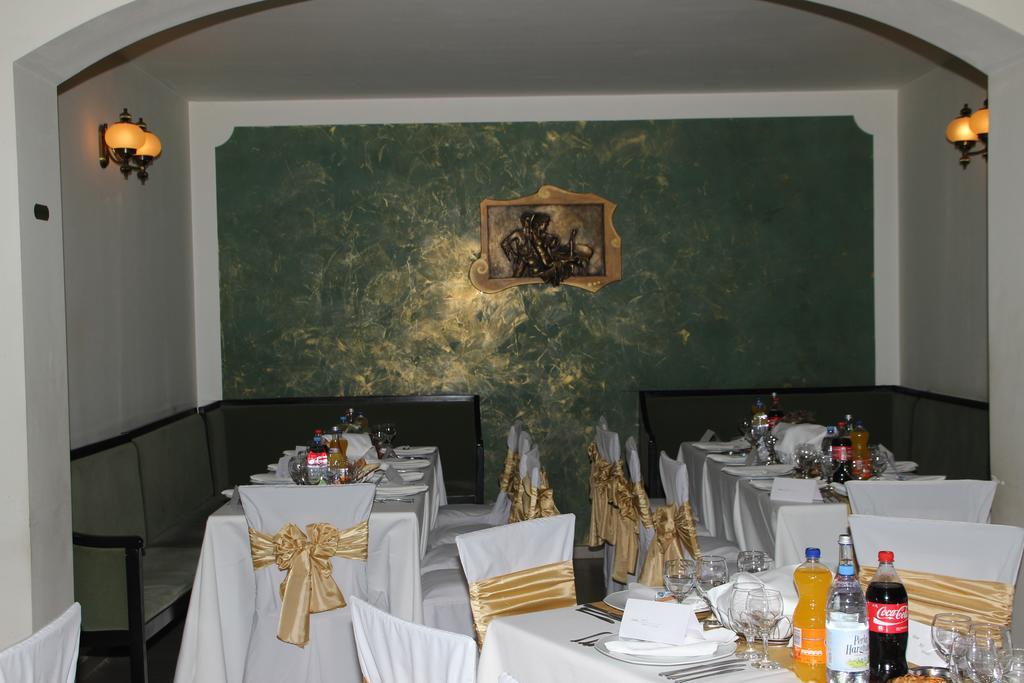 Hotel Royal 2 Urziceni Ngoại thất bức ảnh