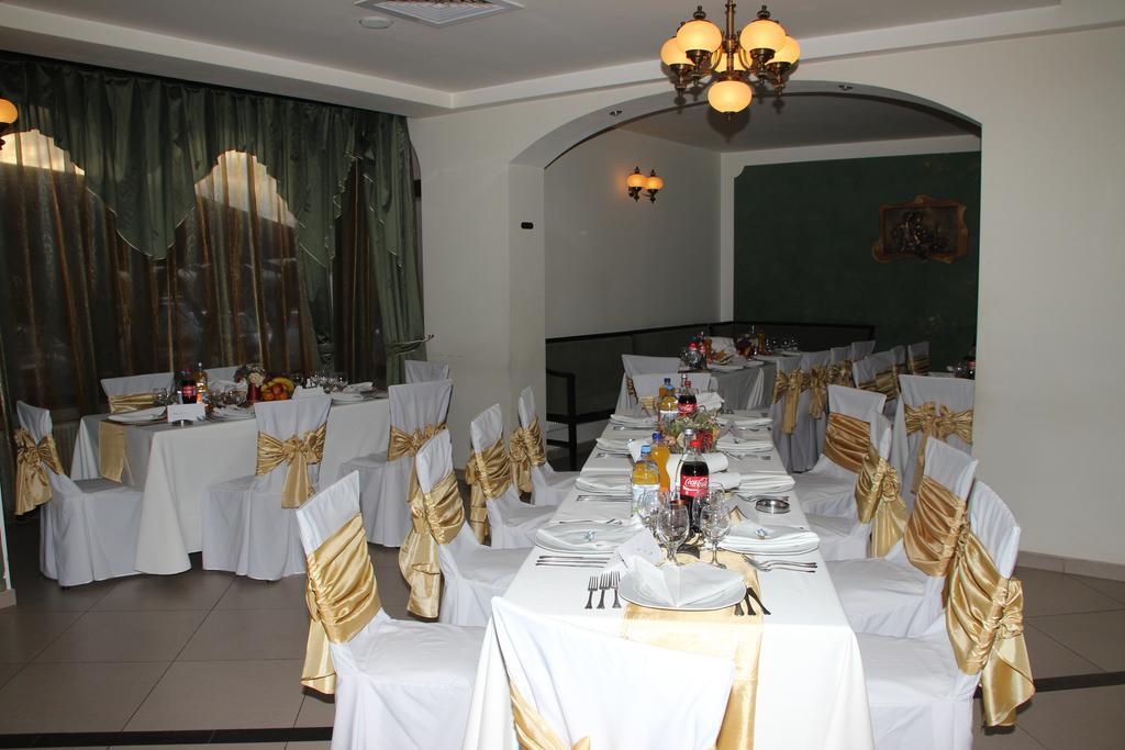 Hotel Royal 2 Urziceni Ngoại thất bức ảnh