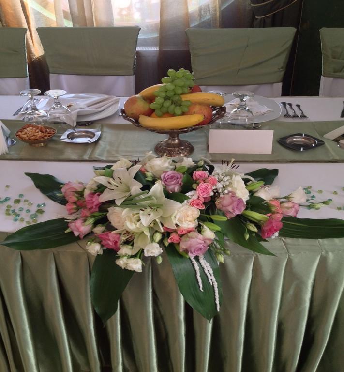 Hotel Royal 2 Urziceni Ngoại thất bức ảnh