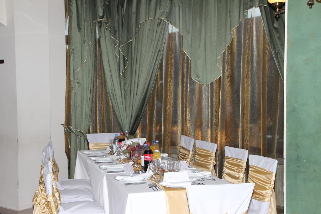 Hotel Royal 2 Urziceni Ngoại thất bức ảnh